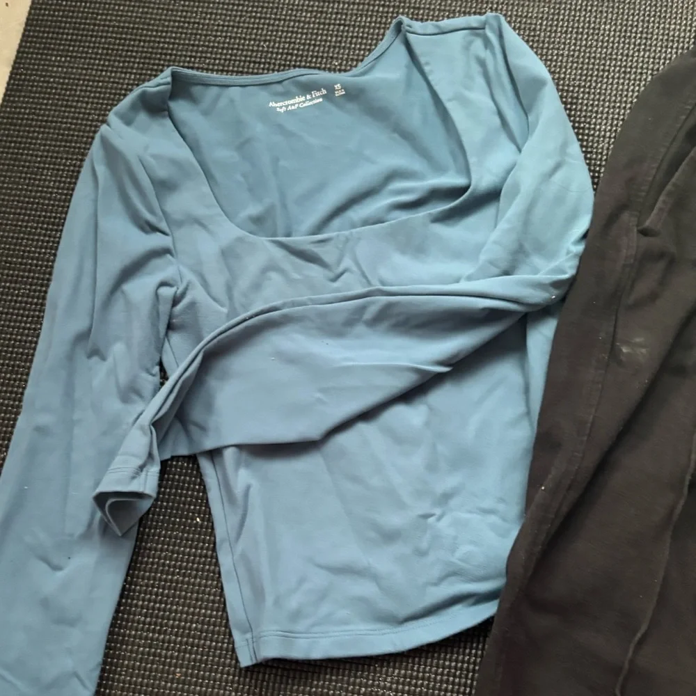 Everlane - Picture 2 of 5